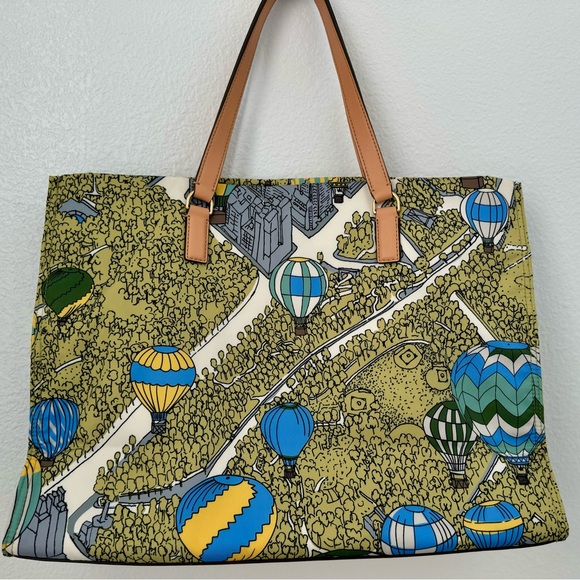 NWT Ella tote with fun print of hot air balloons. - Picture 3 of 6
